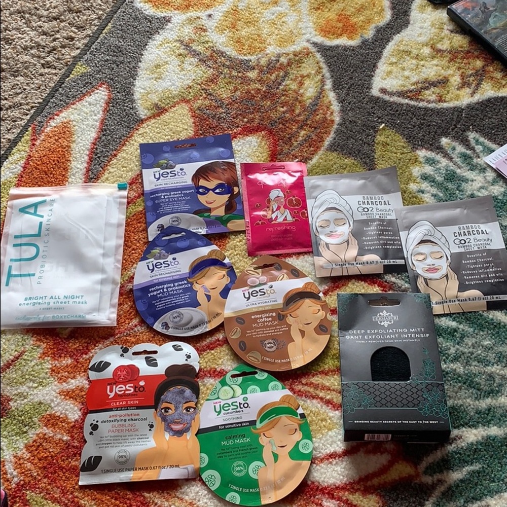 Face masks and deep exfoliating mitt